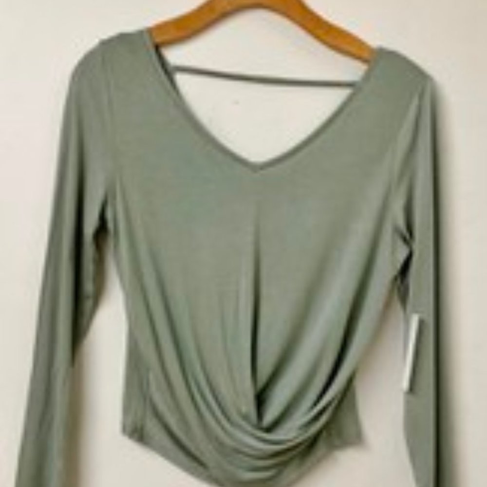 Twist front detail long sleeve top